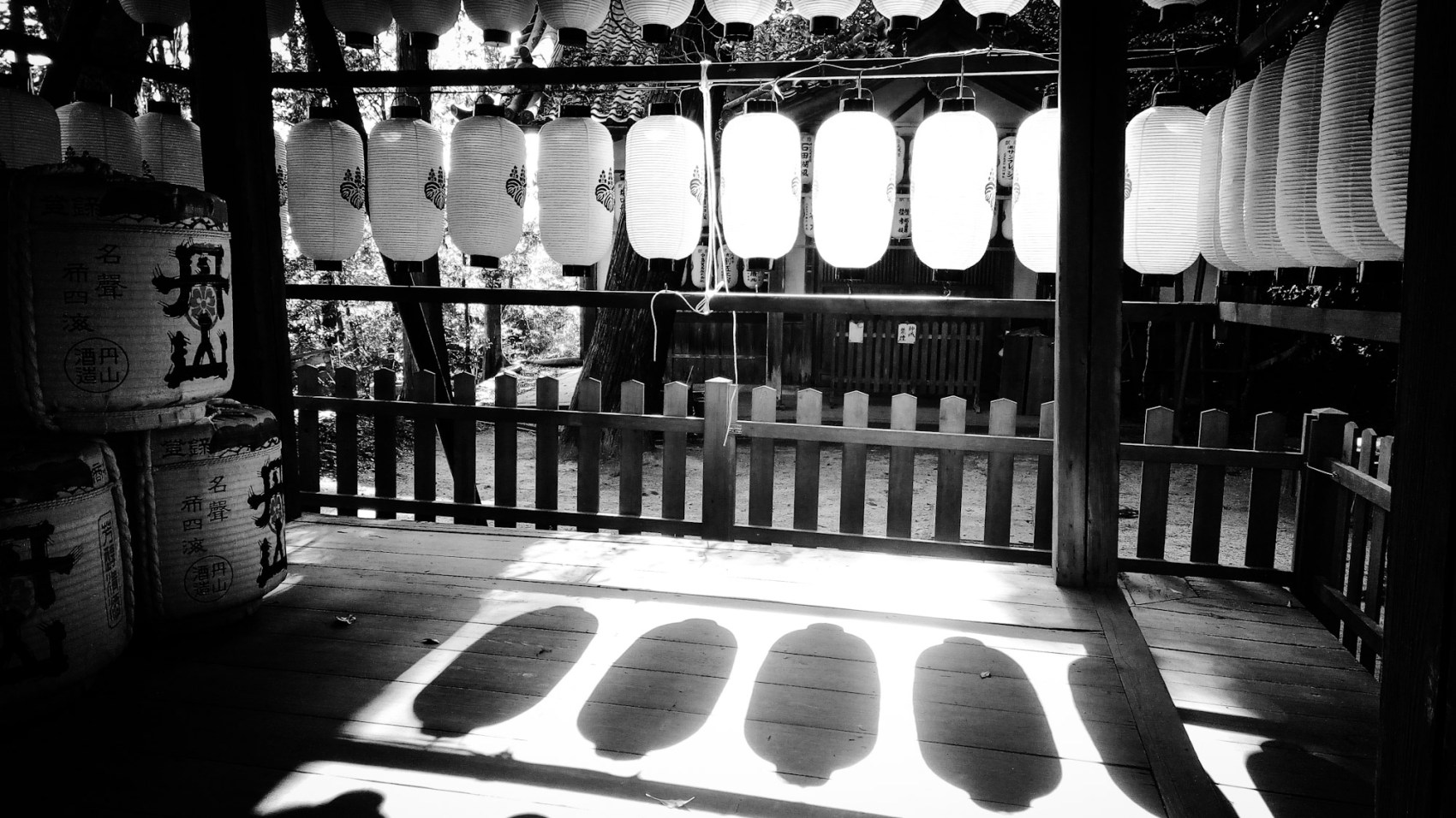 Urban Photo – Sakyo-Ku, Kyoto, Japan. ‘Yagami Shrine.’ Complete image from my latest travel art blog article 'Sakura Japan.' Now online - sketchbookexplorer.com @davidasutton @sketchbookexplorer Facebook.com/davidanthonysutton #photography #japan #Kyoto #yagamishrine #shinto #meditation #samurai #travel #travelblog #cherryblossom #cherryblossomseason #cherryblossomjapan