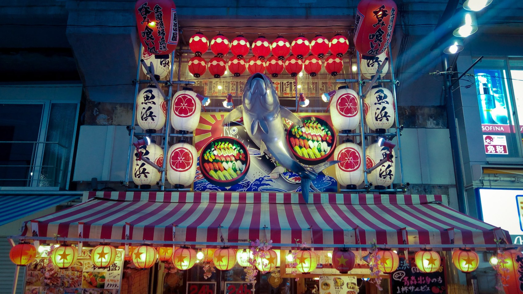 Urban Photos – Taito, Tokyo, Japan. ‘Ameya-Yokocho.’ Complete image from my latest travel art blog article 'Sakura Japan.' Now online - sketchbookexplorer.com @davidasutton @sketchbookexplorer Facebook.com/davidanthonysutton #photography #japan #tokyo #sakura #ameyayokocho #sushi #travel #travelblog #cherryblossom #cherryblossomseason #cherryblossomjapan